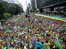 Demonstranti v Sao Paulu volali po impeachmentu prezidentky (13. bezna 2016).