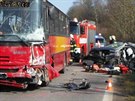 Nehoda auta a autobusu u Kn�nice.