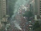 V ulicích brazilských mst desetitisíce stoupenc protestují