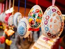 Rodina Břečkova vyrábí ručně zdobené velikonoční vejce. Prodává je na...