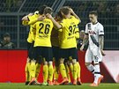 Fotbalisté Borussie Dortmund se radují z gólu, který práv vstelili proti...