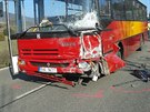Autobus, do kter�ho u Kn�nice na Ji��nsku narazilo osobn� auto (10.3.2016).