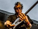 Kytarista Noodles z kapely The Offspring