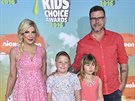 Tori Spellingová, její manel Dean McDermott a jejich dti na Nickelodeons...