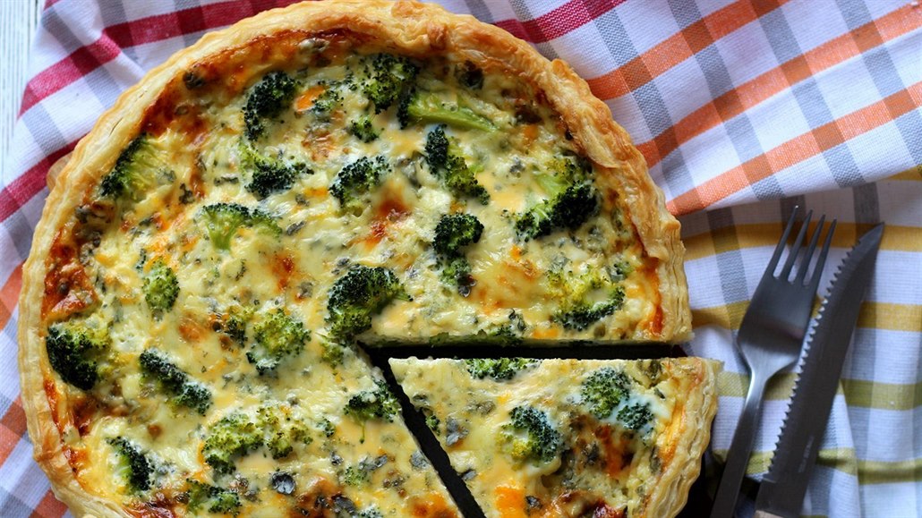 Brokolicový quiche s plís�ovým sýrem podle blogerky ���i