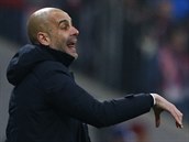 CO TO M ZNAMENAT? Trenr Pep Guardiola ve chvli, kdy jeho Bayern doma...