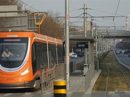 Nová linka, na které cestující vozí tramvaj 27T, má tináct zastávek. Mí...