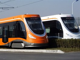 Blízké píbuzné praských tramvají 15T ForCity Alfa se rozjely i v ín. Zaaly...