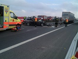 U Rozvadovsk spojky na 1 km dlnice D5 dolo k vn nehod osobnho auta s...
