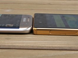 Galaxy S7 edge se zdá být na pohled mnohem subtilnjí, ne Xperia Z5 Premium,...