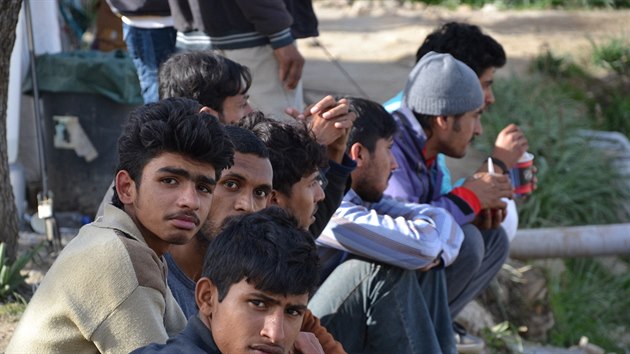 Migranti v tboe Afghanian Hills na Lesbu. (8. bezna 2016)