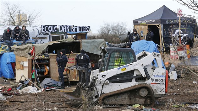 U Calais skonila likvidace jin sti pisthovaleckho tbora zvanho Dungle. (16. bezna 2016)