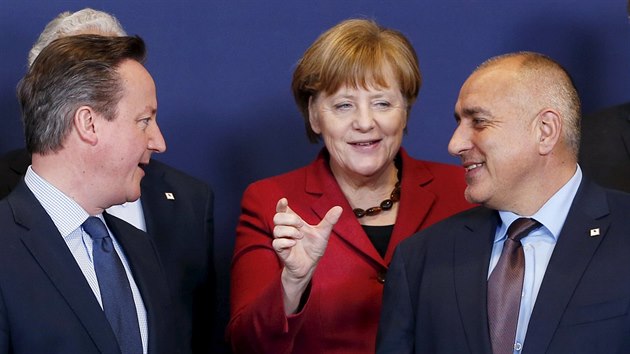 Zleva: Britsk premir David Cameron, nmeck kanclka Angela Merkelov a bulharsk premir Bojko Borisov na migranm summitu v Bruselu (17. bezna 2016)