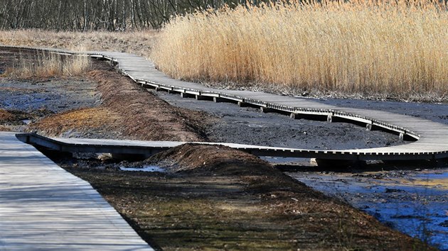 Na n�v�t�vn�ky p��rodn� rezervace SOOS �ek� kompletn� obnoven� povalov� chodn�k, ze kter�ho lze pozorovat bahenn� sopky. Ty jsou v tomto obdob� obzvl᚝ atraktivn�.