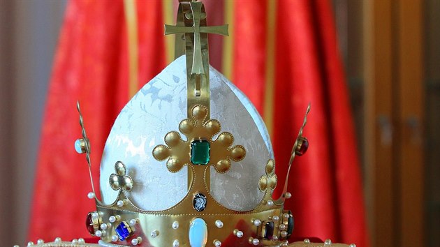 Karlovarský magistrát představil repliku koruny Karla IV., která bude jedním z ústředních motivů letošních oslav 700. výročí narození panovníka.