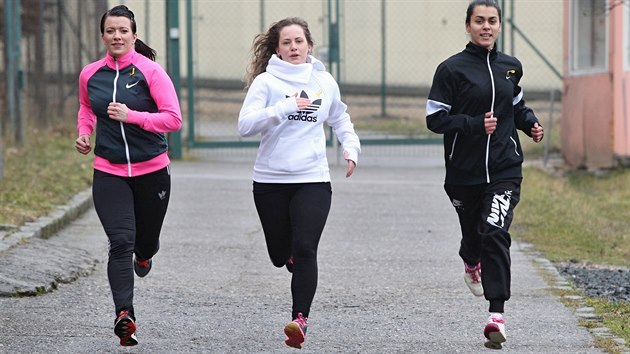 Lenka, Sandra a Pamela se chystají na maraton.