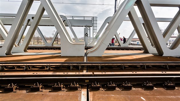 Zvedací železniční most přes Labe v Kolíně