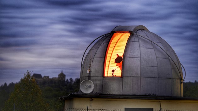 Hvězdárna Žebrák stojí nedaleko míst, kam před takřka 130 lety meteority dopadly. Nebeské jevy odtud sledují odborníci i nadšení amatéři.
