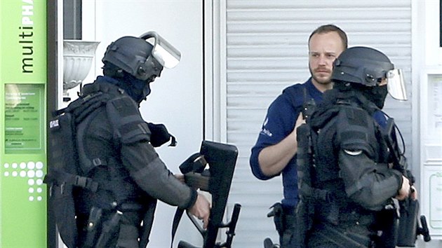 Na pedmst Bruselu zasahovala policie (15. bezna 2016).