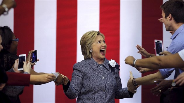 Demokratick uchazeka o nominaci Hillary Clintonov na pedvolebnm mtinku v Charlotte (Severn Karolna)