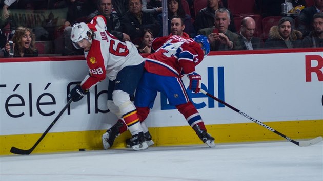 Souboj Kladek v NHL, Jaromr Jgr se petahuje o puk s Tomem Plekancem.