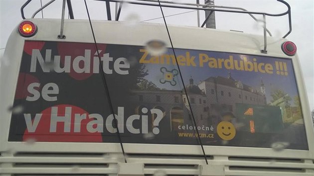 Nenápadná reklama na pardubický zámek rozlítila hradecké patrioty a nakonec i...