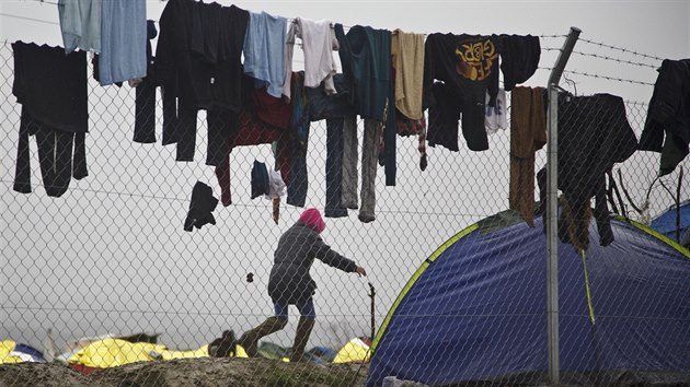 Uprchlci si su sv prvo na plotech v uprchlickm tboe pobl vesnice Idomeni. (10. 3. 2016)