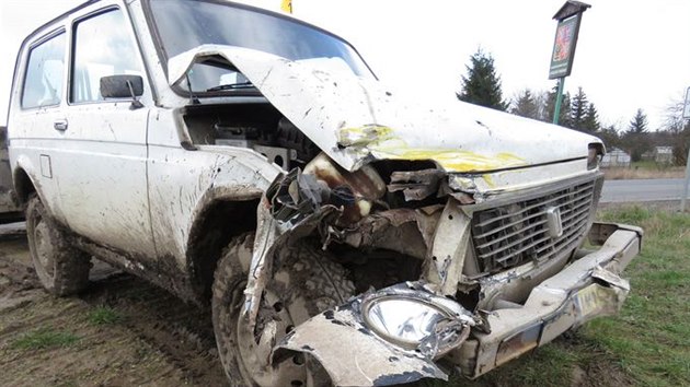U Horky nad Moravou vjel řidič auta na přejezd navzdory varovné signalizaci a následně do vozu narazil projíždějící vlak.