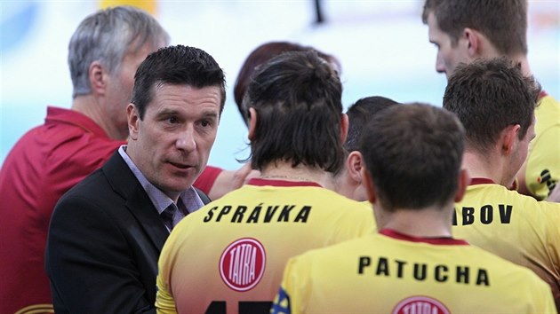 Liberecký trenér Michal Nekola promlouvá s Alešem Správkou.