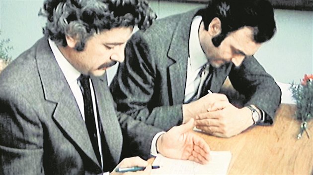 Ladislav Smoljak a Zdenk Svrk ve filmu Mareku, podejte mi pero! (1976)