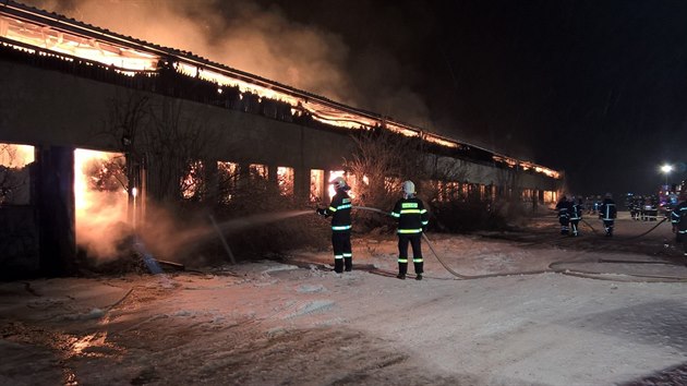 kodu ve vi dvou a pl milionu korun zpsobila v Sebranicch na Blanensku tveice mladk tm, e kouila stonky slmy, kter nsledn hasila o uskladnn balky.