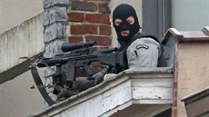 Policejní operace na pedmstí Bruselu (15. bezna 2016)