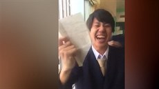 Japonský student vyhodil z okna vlatovku, po 20 sekundách se mu vrátila do ruky