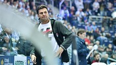 Zamyšlený kouč Chomutova Vladimír Růžička při čtvrtfinále proti Liberci.
