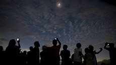 V ZÁKRYTU. Miliony lidí pozorovaly v Indonésii výjimečný astronomický jev -...