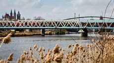 Zvedací elezniní most pes Labe v Kolín