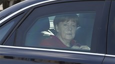 Den po volbách pijela kancléka Angela Merkelová na stranický sjezd do Berlína...