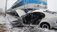 Rychlík na cest� z Jihlavy do Plzn� se st�etl na �elezni�ním p�ejezdu u...