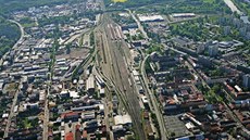 Letecký pohled na vlakové nádra�í v Pardubicích, které se má do�kat modernizace.