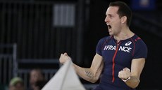 Renaud Lavillenie slaví po zdaeném pokusu na halovém mistrovství svta v...