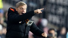 Spar�anský trenér Zden�k ��asný diriguje své sv��ence.