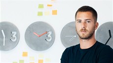 Jakub Velínský miluje beton. U� t�i roky z n�j vyrábí bytové dopl�ky.