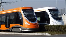 Blízké p�íbuzné pra�ských tramvají 15T ForCity Alfa se rozjely i v �ín�. Za�aly...