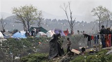 V Idomeni u nkolik dní prí, z tábora se stalo velké jezero se spoustou bahna...