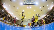 Anthony Kendall z Ústí úto�í na ko� v duelu proti Svitav�m.