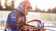 JE TI ZIMA, DVENKO? Gabriela Soukalová pi tréninku v Chanty-Mansijsku