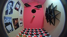 Lino, tapety, designová police, svítidlo a tematické plakáty, to v�e jsou prvky...