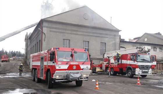 Hasiči zasahovali u požáru bývalého dolu Libušín (21.3.2016).