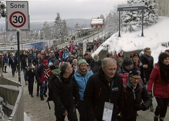 Davy divk se pi svtovm ampiontu valily od stanice metra Holmenkollen do...