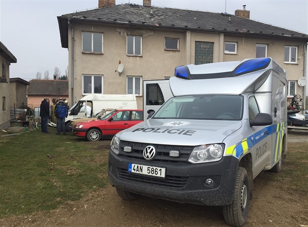 Na Benešovsku našli lidé mrtvého spolujezdce v dodávce, řidič odešel domů